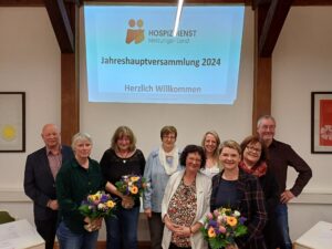 Auf dem Bild von links sind: Dr. Wolfgang Schrammel, Ute Jacob, Christine Schwanz, Heike Wüst, Sabine Weber, Katrin Rininsland, Ina Gärtner, Petra Siemon, Rolf Bläsing